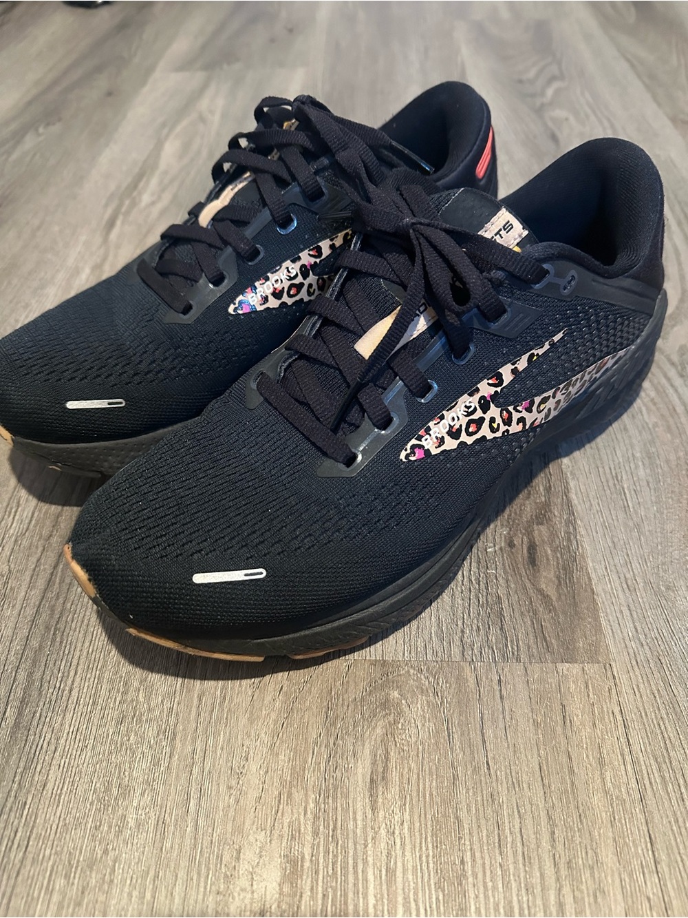 Brooks Women's Adrenaline GTS 22 (Run Wild) Black Cheetah Print Size 10 EUC